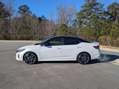 Used 2024 Nissan Sentra SR w/ SR Premium Package image 8