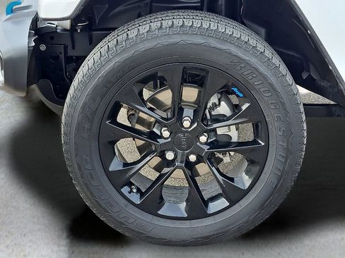 Used 2022 Jeep Wrangler Unlimited Sahara AWD/4WD image 10