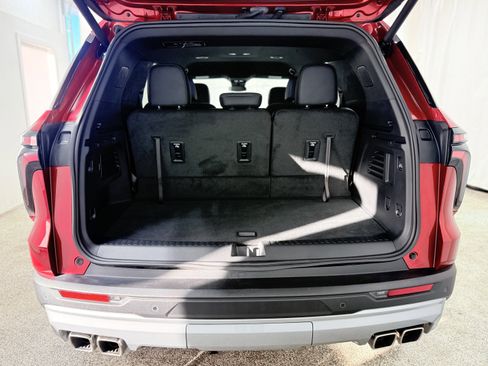 Used 2024 Chevrolet Traverse LT w/ Trailering Package image 10