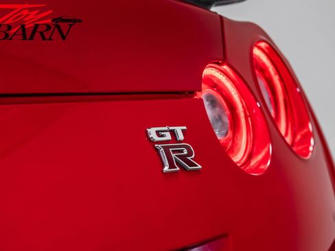 Used 2018 Nissan GT-R Premium image 13