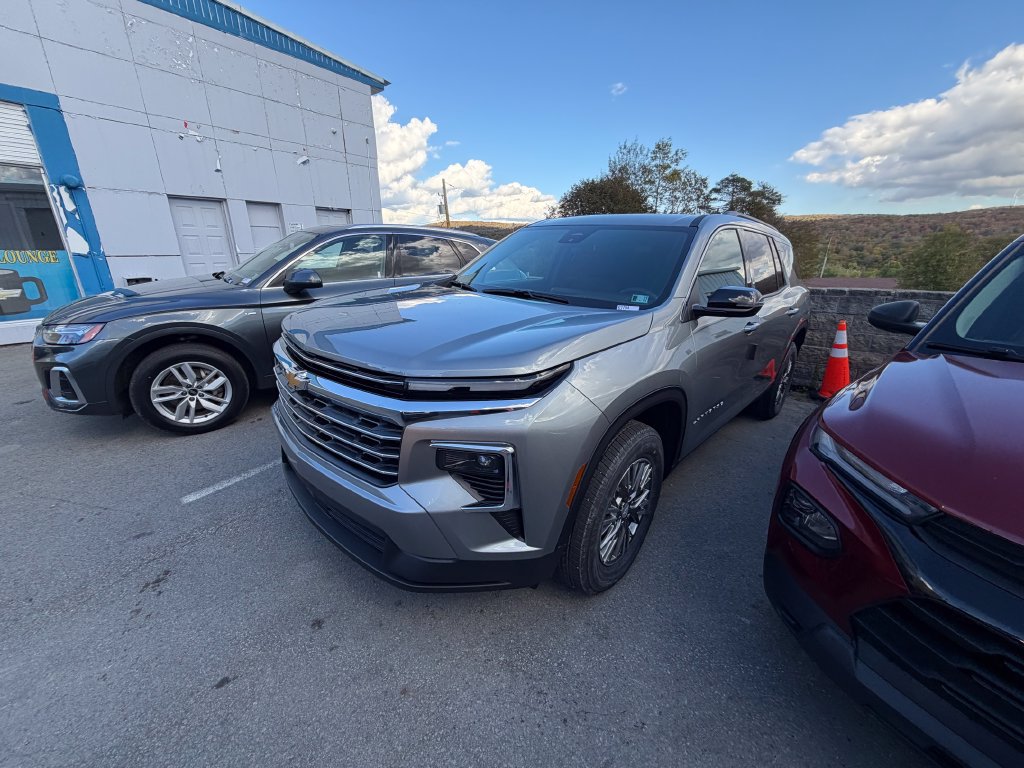 New 2027 Chevrolet Traverse LT AWD/4WD image 2