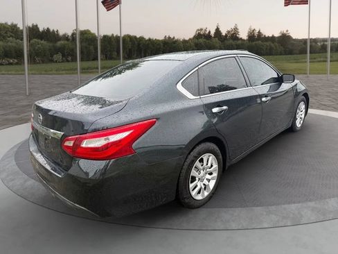 Used 2017 Nissan Altima 2.5 S FWD image 5