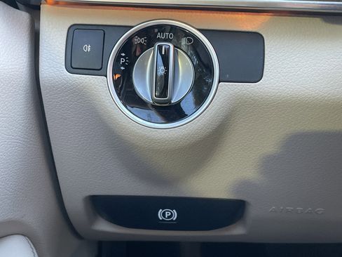 Used 2014 Mercedes-Benz E 350 Sedan image 25