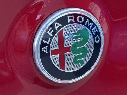 Used 2022 Alfa Romeo Stelvio Ti w/ Active Assist Plus Package AWD/4WD image 13