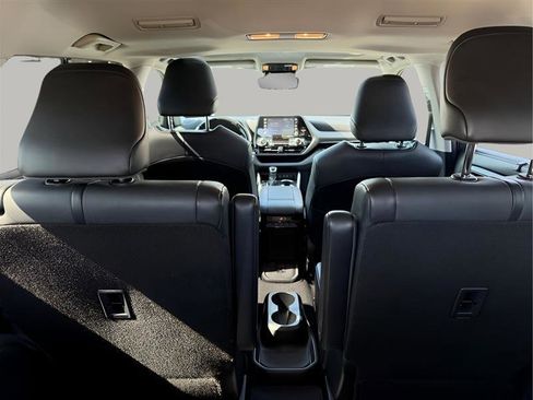 Used 2020 Toyota Highlander XLE image 39