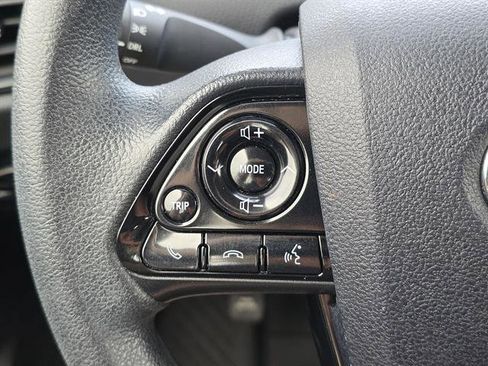 Used 2021 Toyota Prius LE image 17