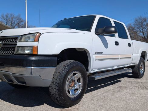 Used 2005 Chevrolet Silverado 2500 LS image 3