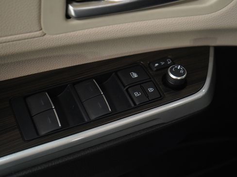 Used 2023 Toyota Sienna Platinum image 24