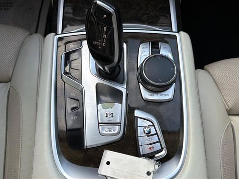 Used 2016 BMW 750i xDrive AWD/4WD image 30