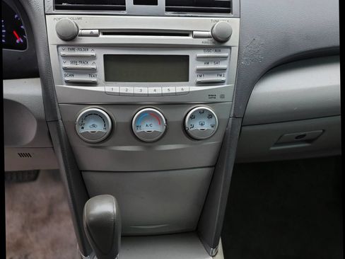 Used 2010 Toyota Camry LE FWD image 20