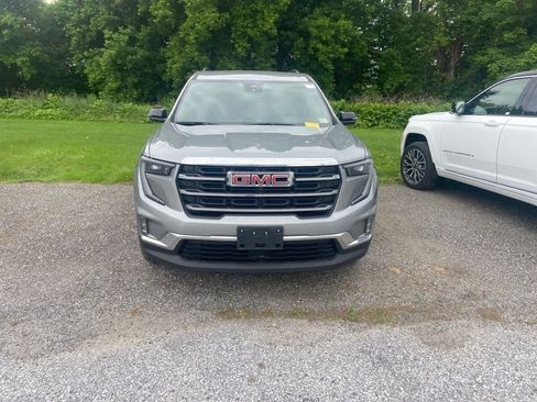 Used 2025 GMC Acadia Elevation w/ Elevation Premium Package AWD/4WD image 2