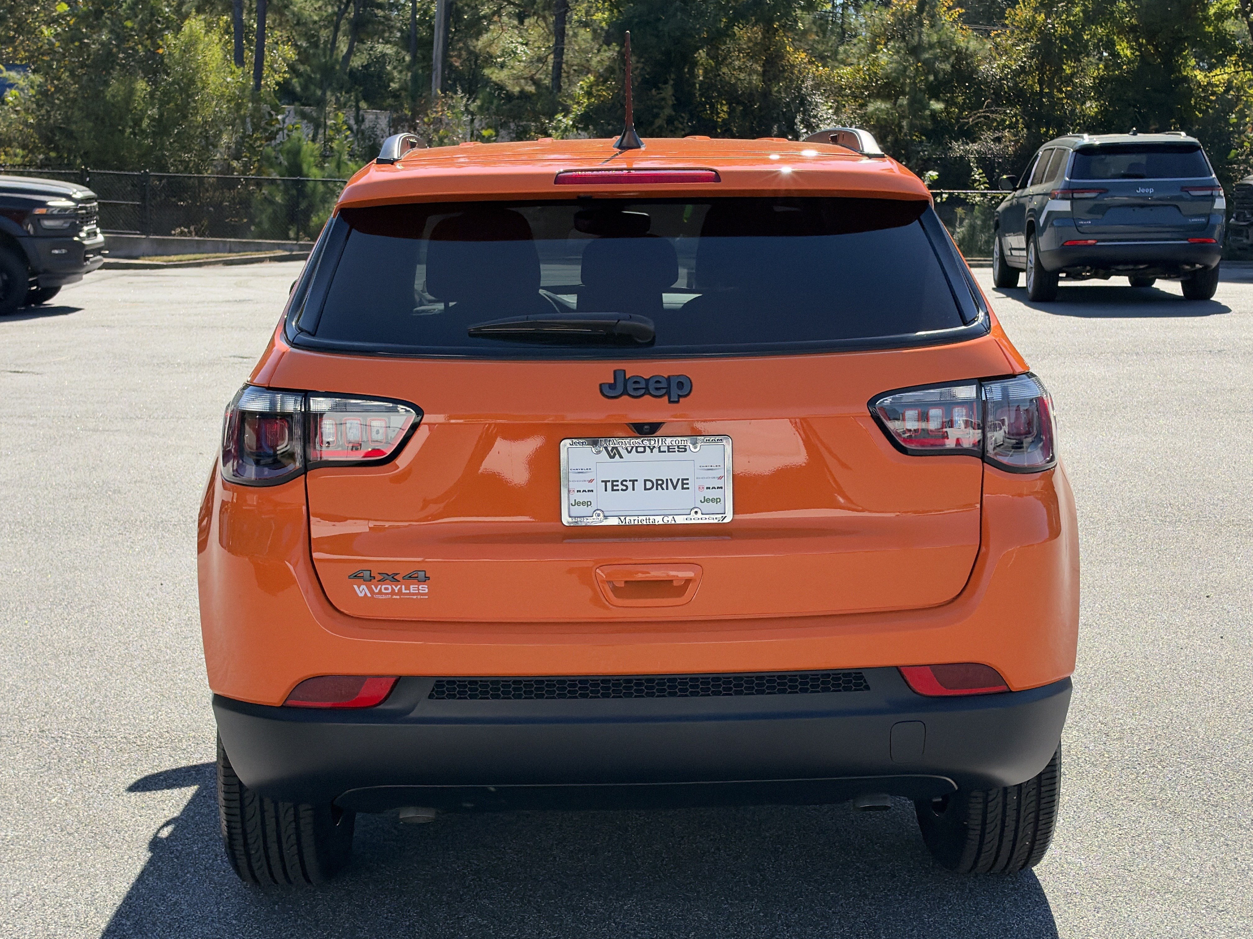Used 2026 Jeep Compass Latitude AWD/4WD image 7
