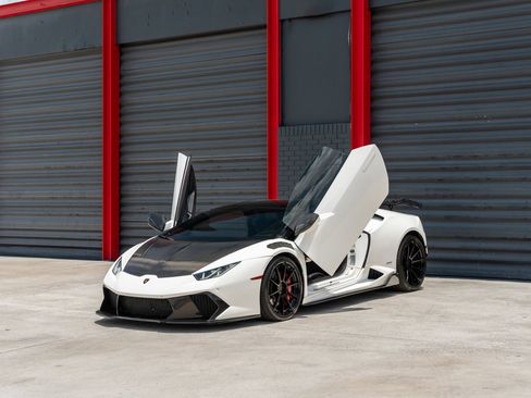 Used 2015 Lamborghini Huracan LP 610-4 AWD/4WD image 1