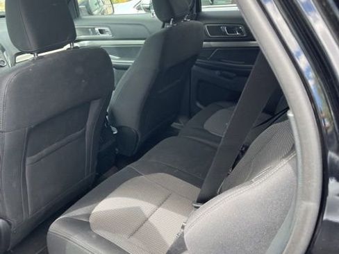 Used 2018 Ford Explorer XLT image 23