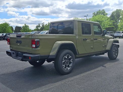 Used 2026 Jeep Gladiator Sport AWD/4WD image 3