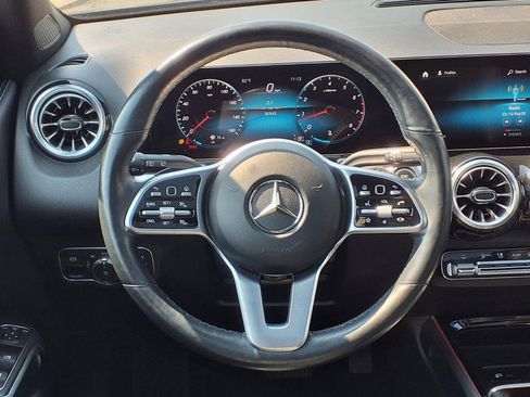 Used 2022 Mercedes-Benz GLB 250 4MATIC w/ Premium Package Lite image 29