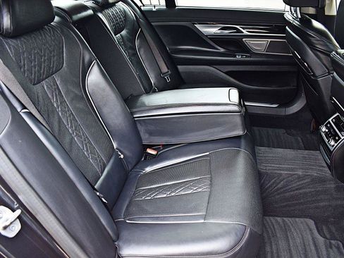 Used 2022 BMW 740i RWD image 23