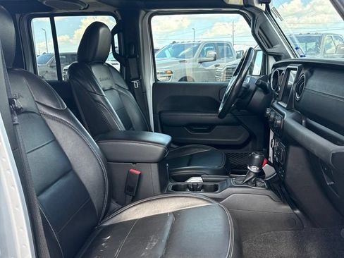 Used 2022 Jeep Wrangler Unlimited Sahara w/ Cold Weather Group AWD/4WD image 18