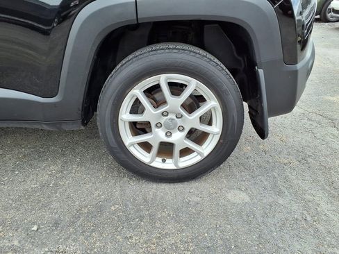 Used 2020 Jeep Renegade Latitude w/ Cold Weather Group AWD/4WD image 8