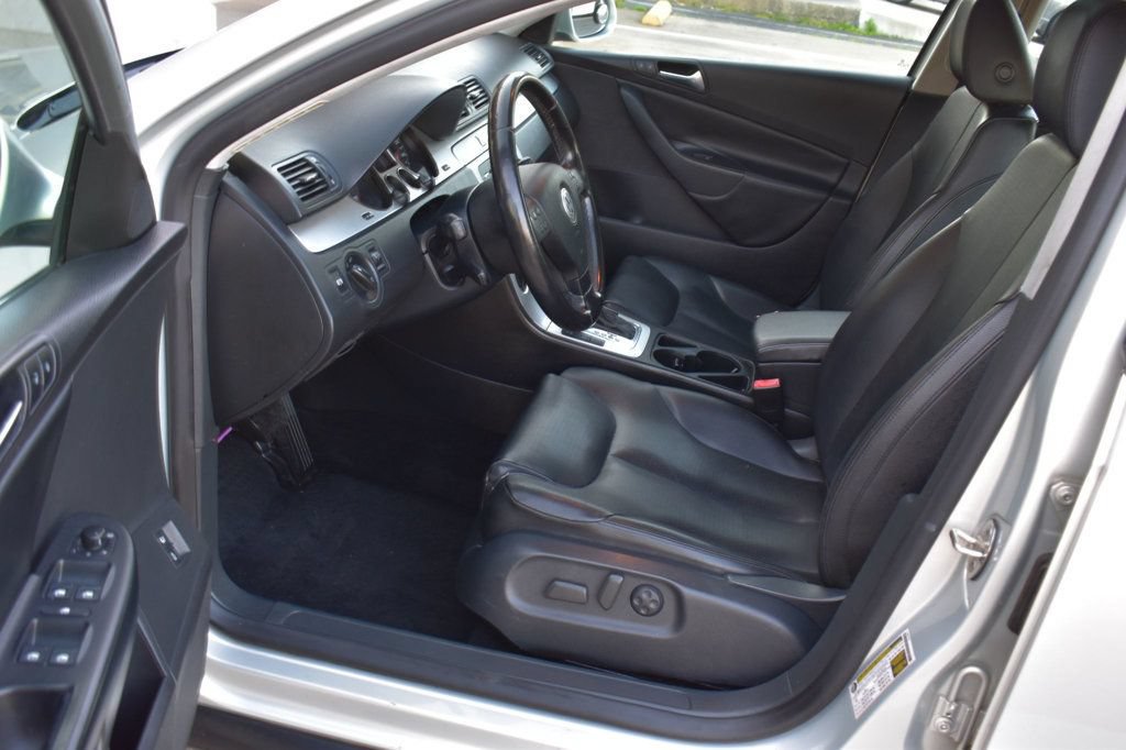 Used 2009 Volkswagen Passat Komfort FWD image 16