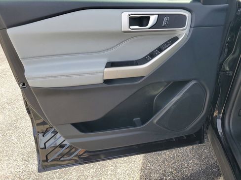 Used 2022 Ford Explorer XLT w/ Equipment Group 202A RWD image 8