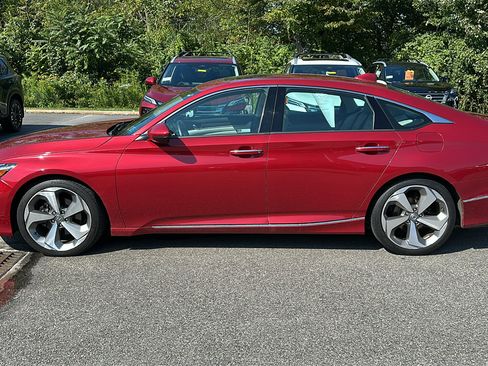 Used 2020 Honda Accord Touring image 28