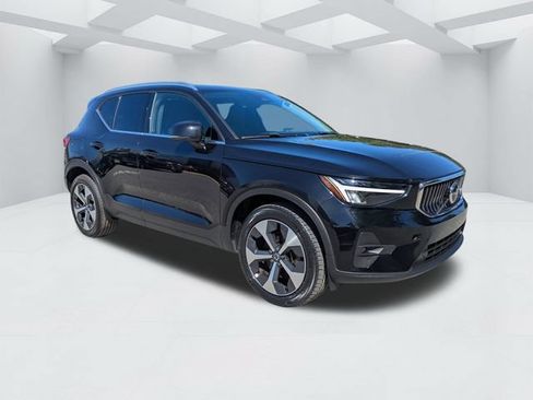Certified 2023 Volvo XC40 B5 Plus w/ Protection Package Premier AWD/4WD image 2