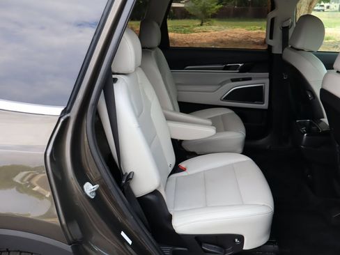 Used 2022 Kia Telluride S AWD/4WD image 23