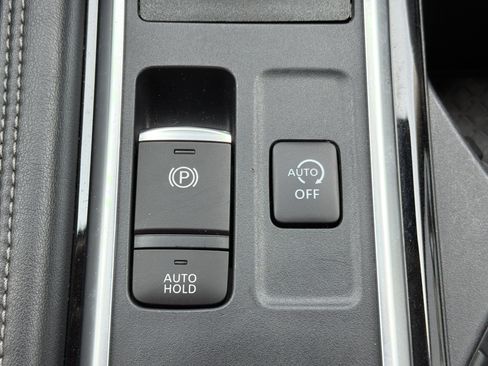 Used 2023 Nissan Pathfinder Platinum AWD/4WD image 9