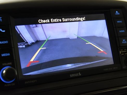 Used 2018 Dodge Grand Caravan SE w/ UConnect Hands-Free Group FWD image 17