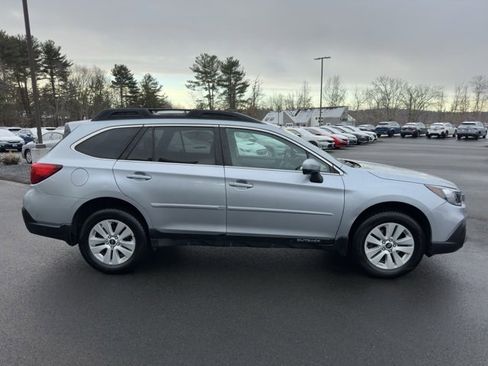 Used 2018 Subaru Outback 2.5i Premium image 4