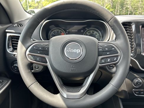 Used 2022 Jeep Cherokee Limited AWD/4WD image 11
