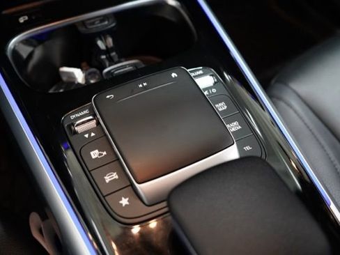 Used 2022 Mercedes-Benz GLB 250 4MATIC image 33