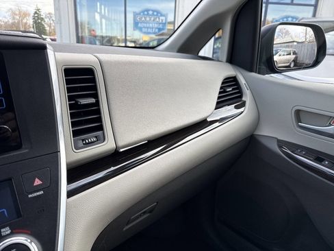 Used 2015 Toyota Sienna XLE 8 Passenger 4dr Mini Van image 76