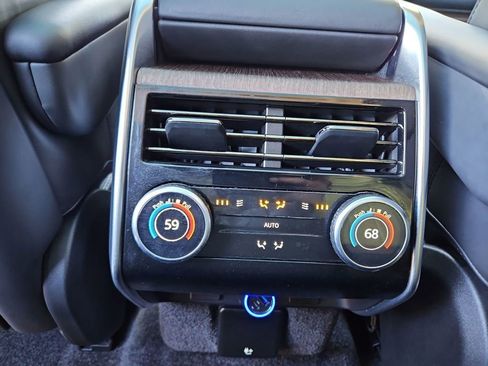 Used 2023 Land Rover Range Rover Long Wheelbase SE image 34