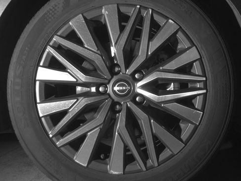 Used 2025 Nissan Altima 2.5 SV FWD image 13