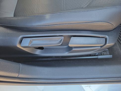 Used 2016 Volkswagen Passat 1.8T SE w/ Lighting Package image 9