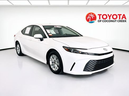 Used 2025 Toyota Camry LE w/ Convenience Package FWD image 1