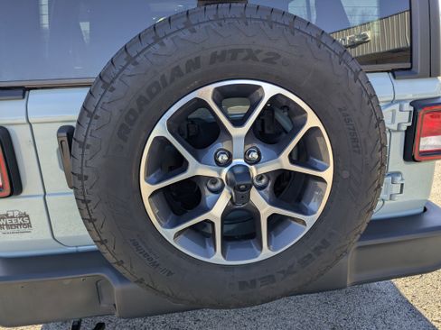 Used 2024 Jeep Wrangler Sport S image 7