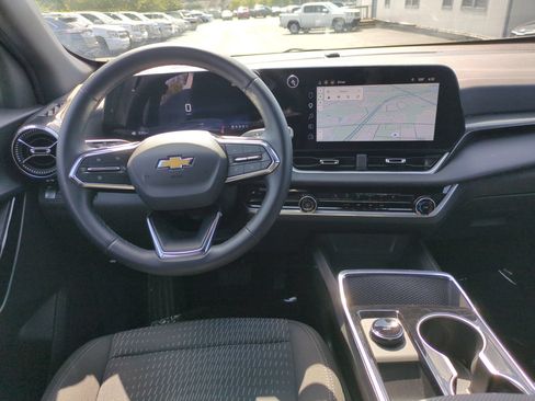 Used 2026 Chevrolet Equinox LT FWD image 28
