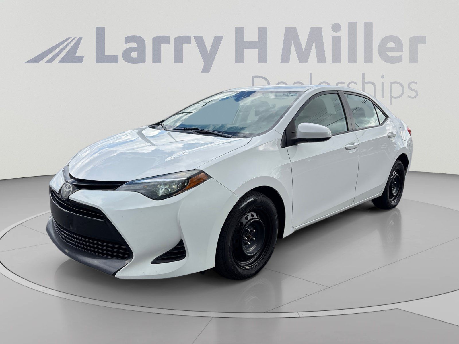 Used 2019 Toyota Corolla LE FWD image 1