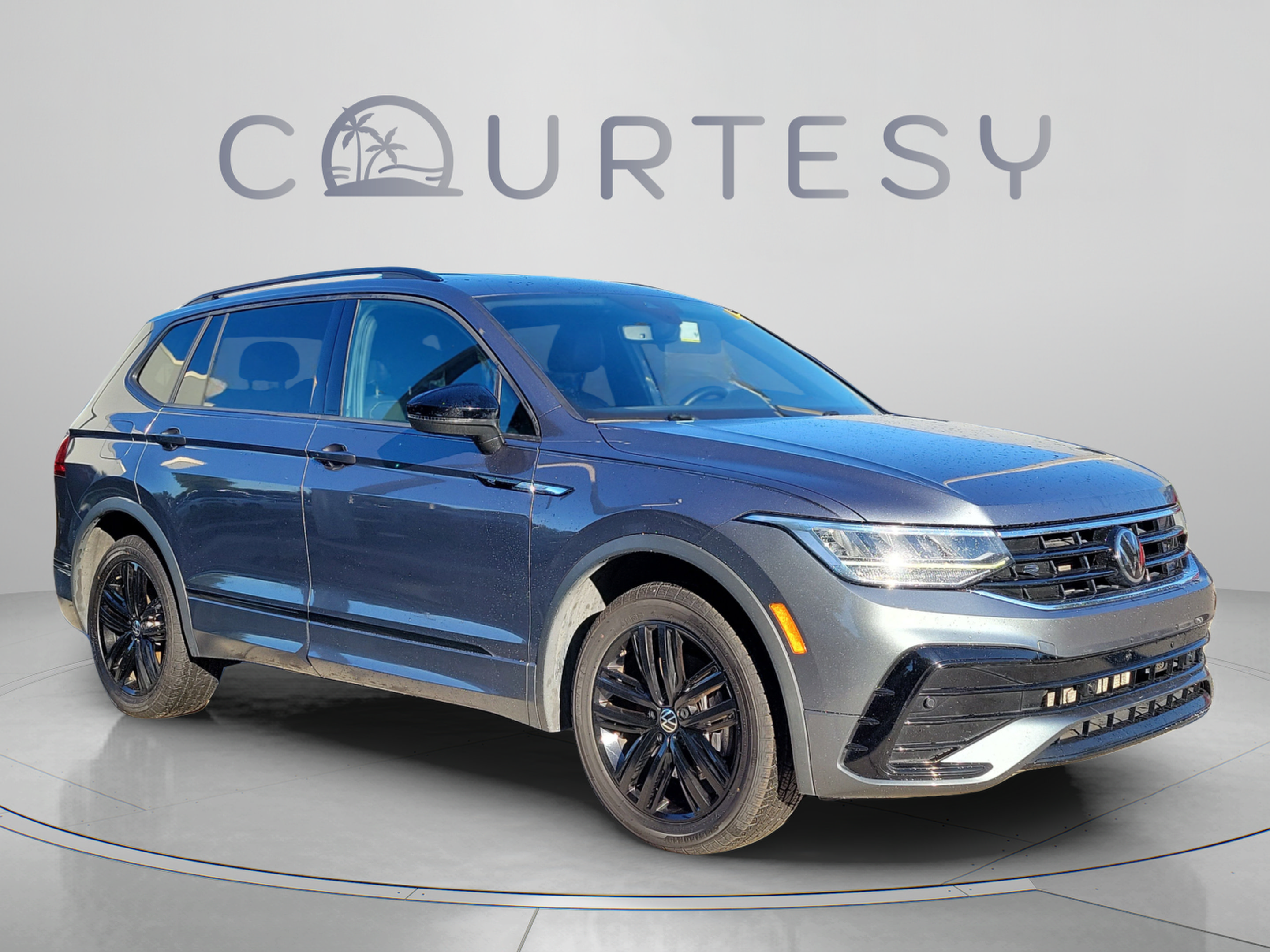Used 2022 Volkswagen Tiguan SE R-Line FWD image 5