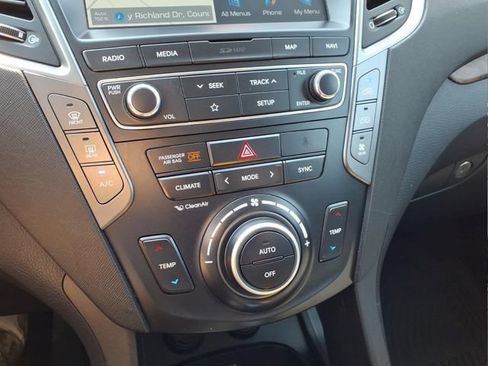 Used 2019 Hyundai Santa Fe XL AWD/4WD image 23