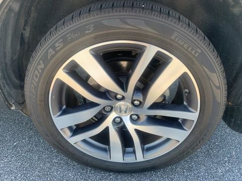 Used 2018 Honda Pilot Touring image 11