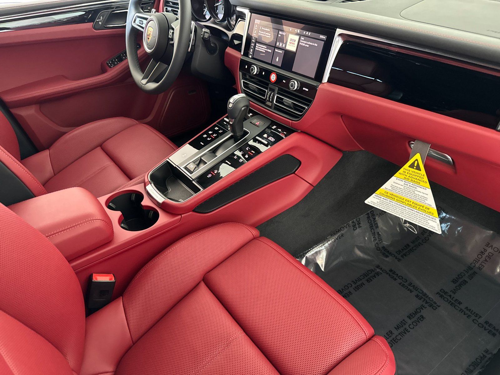 Certified 2026 Porsche Macan AWD/4WD image 18