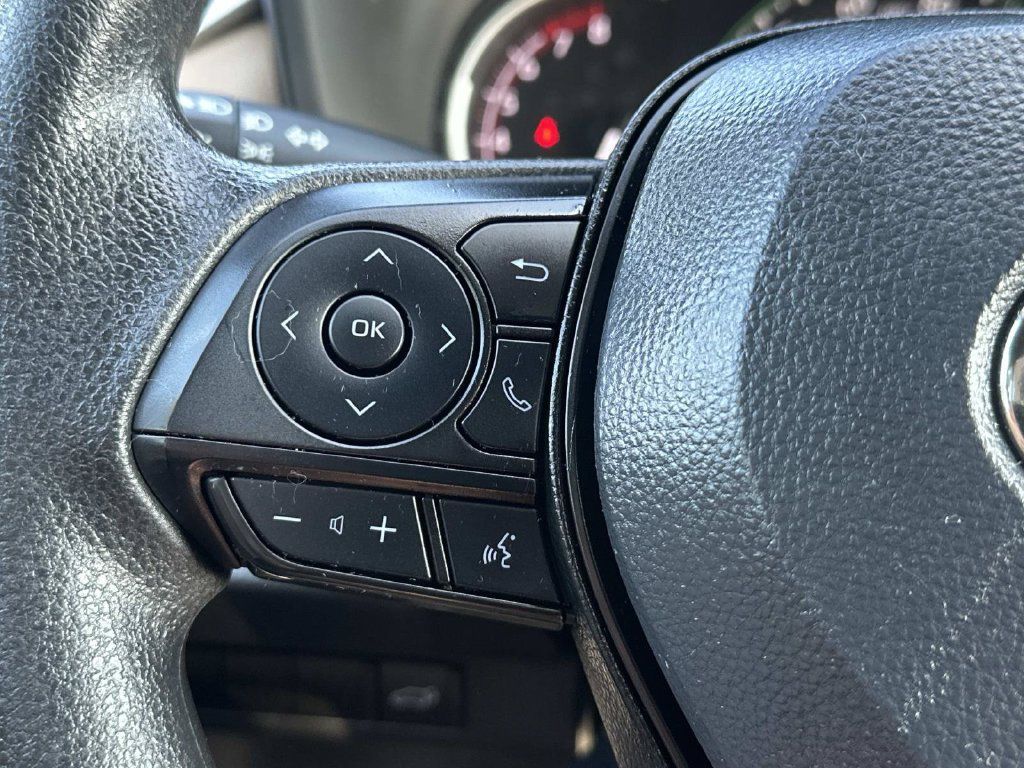 Used 2025 Toyota RAV4 XLE w/ Convenience Package FWD image 30