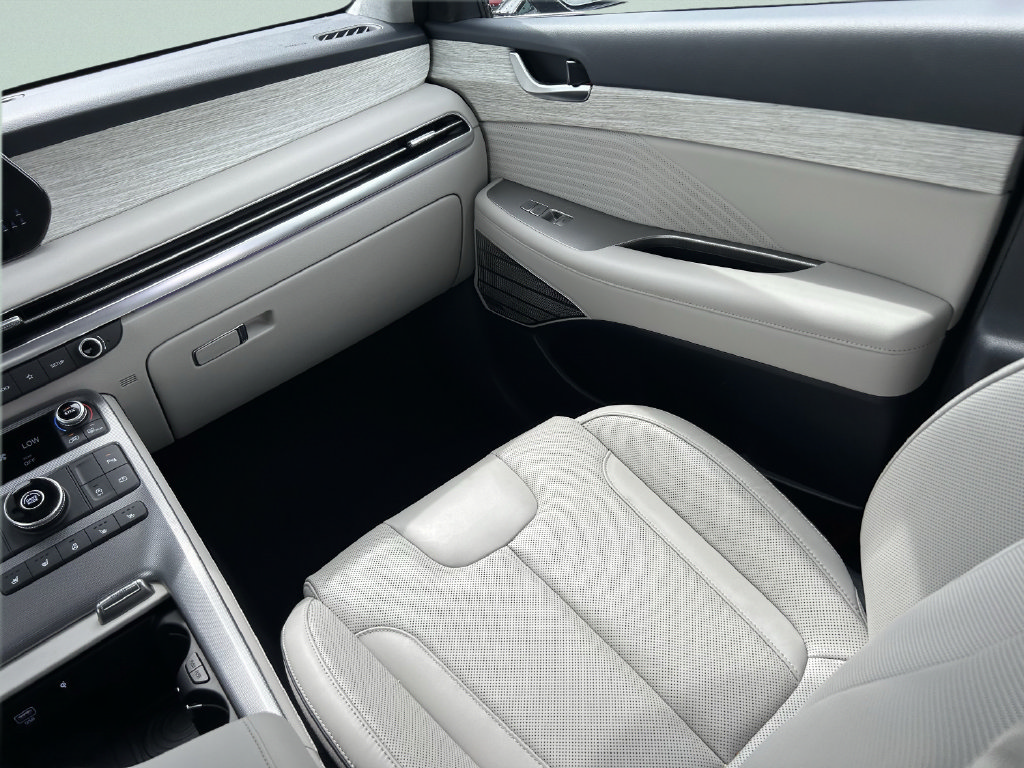 Certified 2024 Hyundai Palisade Calligraphy FWD image 21