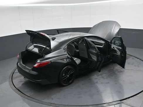 Used 2025 Toyota Camry SE image 47