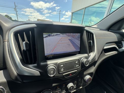 Used 2019 GMC Terrain SLT w/ Preferred Package FWD image 17