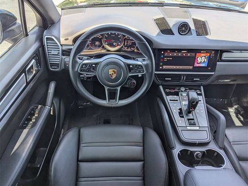 Used 2023 Porsche Cayenne Platinum Edition image 7